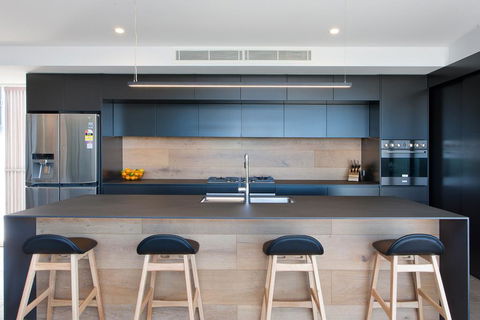 Bluey's Beach House - 5 Bedroom - Local Tourism 3