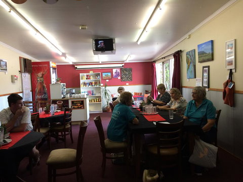 Bluff Hotel - Australia Shopping 1