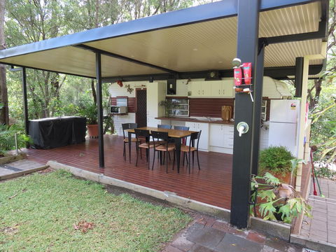 BoBRENE On Tamborine Nude Retreat - Cosy Chalet - Accommodation Australia 3