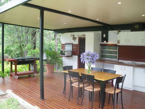 BoBRENE On Tamborine Nude Retreat - Cosy Chalet - Accommodation Australia 2