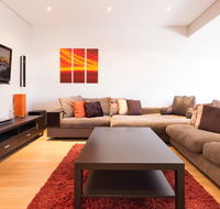 Bold modern 1 bed 10 mins from the city - Accommodation Australia