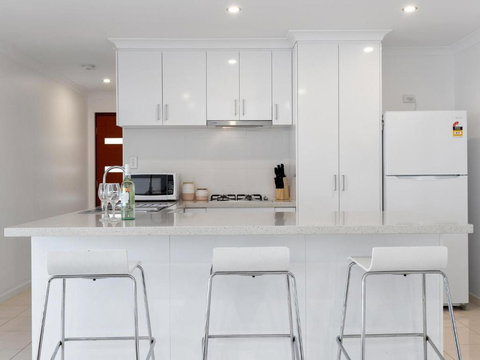 Three Bedroom, Two Bathroom Family Home - Australia Shopping 2
