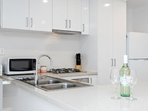 Three Bedroom, Two Bathroom Family Home - Australia Shopping 3