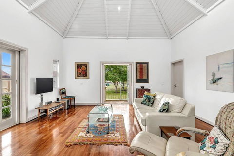 Time And Tide Hideaway - A Spacious Beachside Escape - Accommodation Australia 0