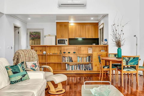 Time And Tide Hideaway - A Spacious Beachside Escape - Accommodation Australia 3