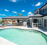 Waterfront Resort Style Retreat Runaway Bay - Accommodation Australia