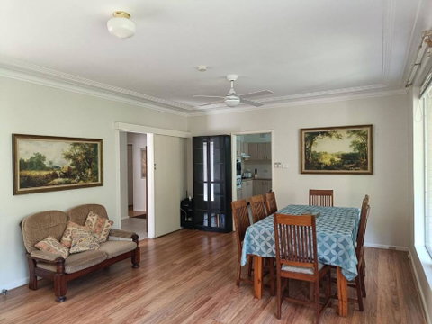 Welcoming And Comfortable Stay In Spacious House With Garden B4 - Accommodation Australia 1