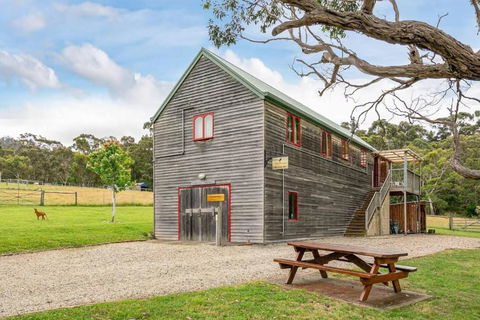 Wine Loft - Cosy Country Retreat With Ocean Views - Local Tourism 0
