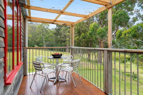Wine Loft - Cosy Country Retreat With Ocean Views - Local Tourism 3