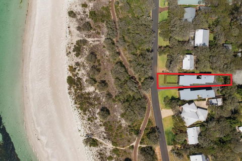 XYZ Holiday Home - Accommodation Australia 0