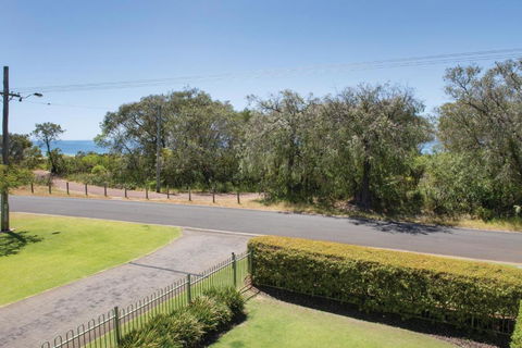 XYZ Holiday Home - Accommodation Australia 2
