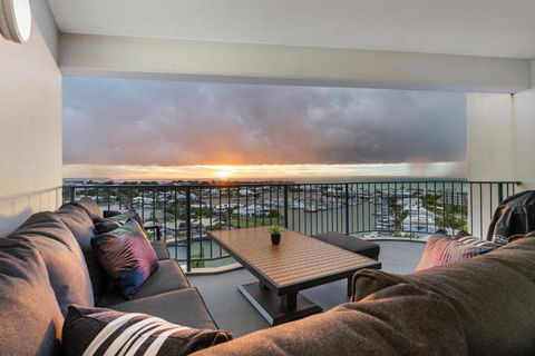 Anchor Point Penthouse 3BR With Marina Views - Pool - BBQs - Accommodation Australia 0
