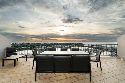 Anchor Point Penthouse 3BR With Marina Views - Pool - BBQs - Accommodation Australia 1