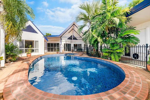 An Absolute Poolside Break By Casuarina Beach - Accommodation Australia 0