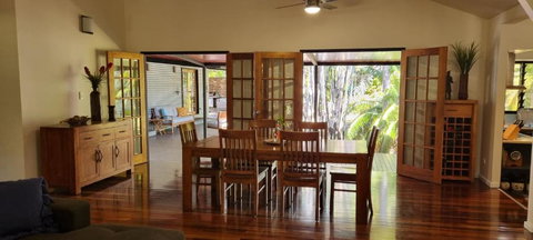 Berry Springs Tropical Retreat - Australia Shopping 3