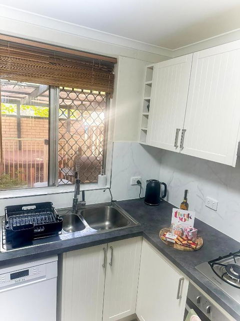 Queen Of The Desert Villa Secure & Gated 2 Bdrm Home - Accommodation Australia 2