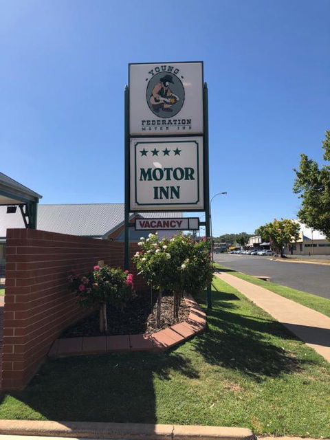 Young Federation Motor Inn And Services Club - Local Tourism 1