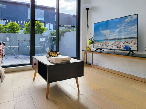Your Quiet Penthouse With High Ceiling Split Level - Accommodation Australia 0