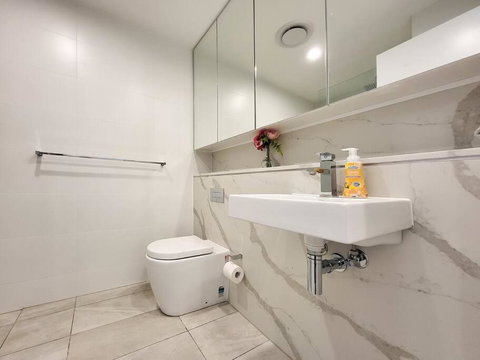Your Quiet Penthouse With High Ceiling Split Level - Accommodation Australia 1