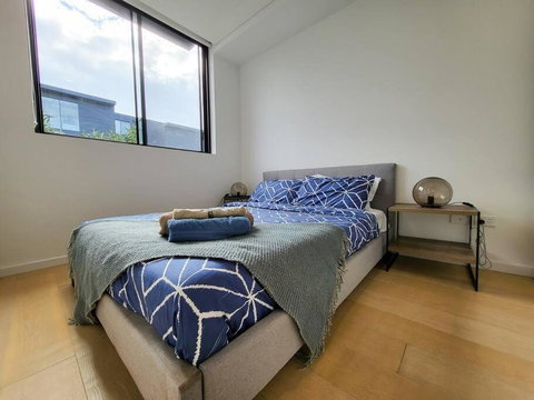 Your Quiet Penthouse With High Ceiling Split Level - Accommodation Australia 3