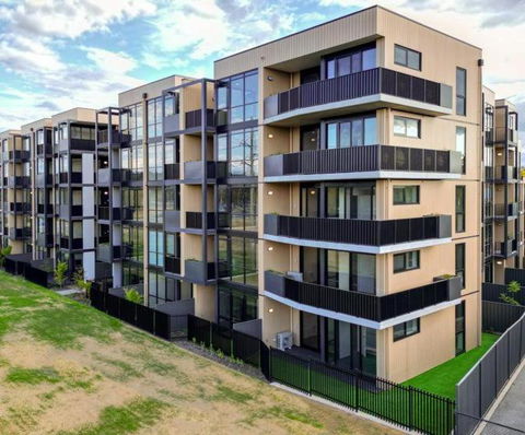 ZMITH Apartment - BROOKE, - Near AIS, GIO Stadium, UC, & Nth - Canberra Hospital - Accommodation Australia 2