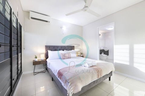 Zen On Stuart: 3-BR Penthouse Pad + Pool + BBQ - Accommodation Australia 1