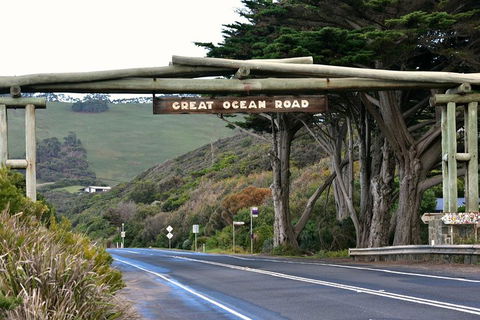 Small-Group Great Ocean Road And Twelve Apostles Full-Day Tour - Local Tourism 0