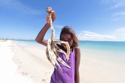 Gay-Wu Woman's 5 Day Yolngu Homeland Tour - Bed n Breakfasts 3