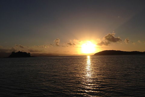 Sunset Sail In The Whitsundays - Local Tourism 4