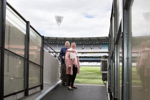 Ultimate Sports Lovers Bus Tour Of Melbourne - Australia Shopping 3